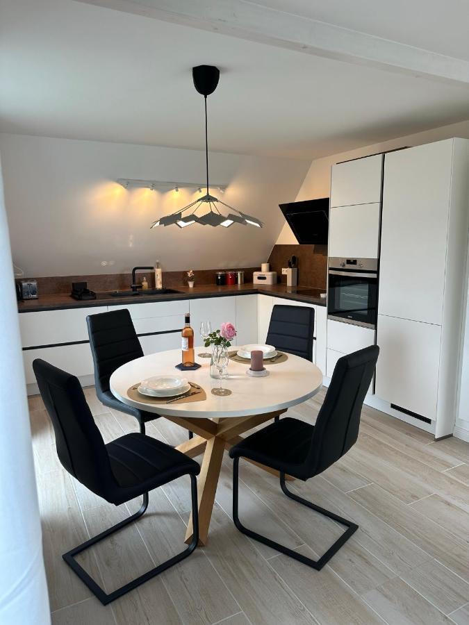 Helle, Grosszuegige Ferienwohnung Fuer 2 - 3 Personen Mit Parkplatz + E-Ladestation In Buchholz, Nordheide Buchholz in der Nordheide Exterior photo